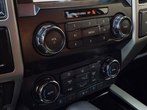 Used 2019 Ford F150 Lariat image 9