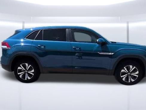 Used 2025 Volkswagen Atlas Cross Sport SE FWD image 35
