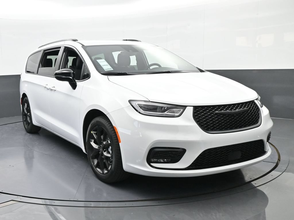 New 2026 Chrysler Pacifica Select w/ S Appearance Package FWD image 9