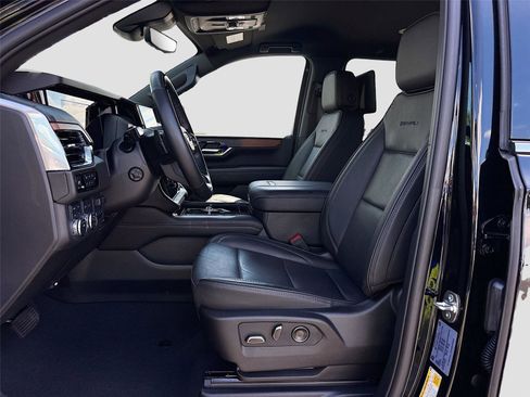 Used 2025 GMC Yukon XL Denali w/ Advanced Technology Package AWD/4WD image 26
