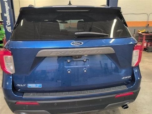 Used 2022 Ford Explorer XLT w/ Equipment Group 202A AWD/4WD image 3