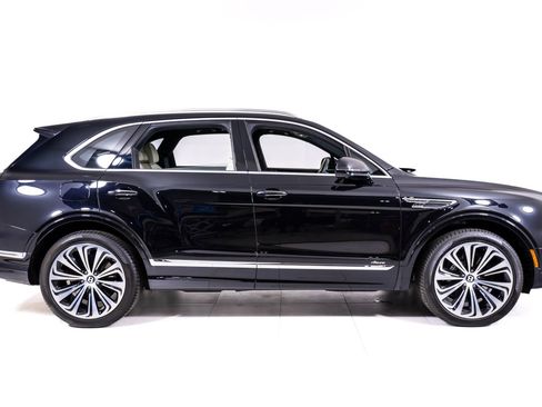 Used 2025 Bentley Bentayga AWD/4WD image 6