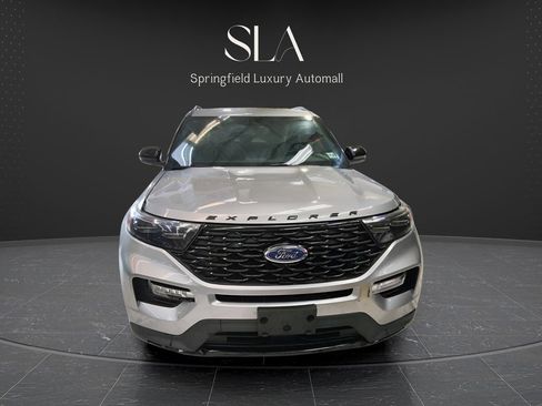 Used 2023 Ford Explorer ST-Line AWD/4WD image 2