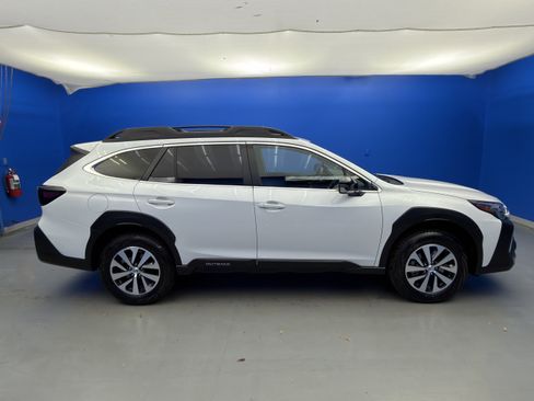 Certified 2025 Subaru Outback Premium image 8