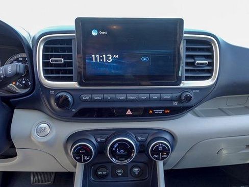 Used 2021 Hyundai Venue FWD image 18