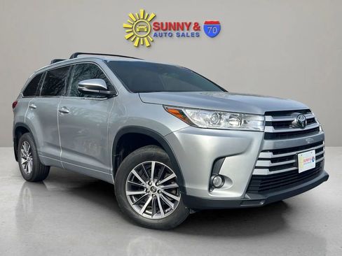 Used 2018 Toyota Highlander XLE image 1