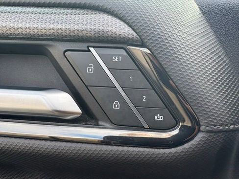 Used 2022 Chevrolet Silverado 1500 ZR2 w/ Technology Package image 27