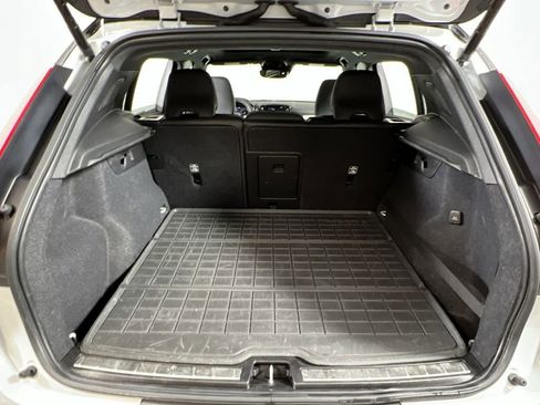 Used 2021 Volvo XC40 T5 R-Design w/ Advanced Package image 20