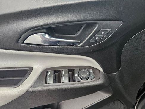 Used 2022 Chevrolet Equinox LS FWD image 26