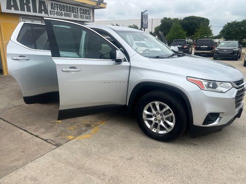 Used 2019 Chevrolet Traverse LT FWD image 7