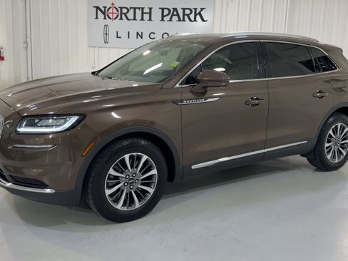 Used 2022 Lincoln Nautilus FWD w/ Premium Package image 6