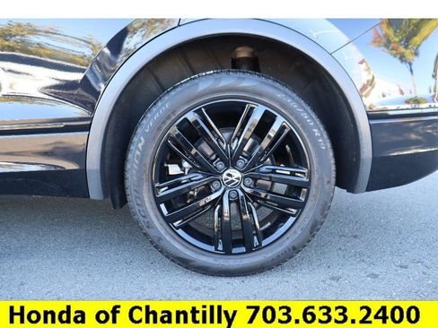 Used 2022 Volkswagen Tiguan SE R-Line image 31