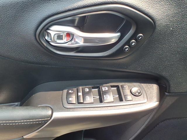 Certified 2021 Jeep Cherokee Limited w/ Elite Package AWD/4WD image 25