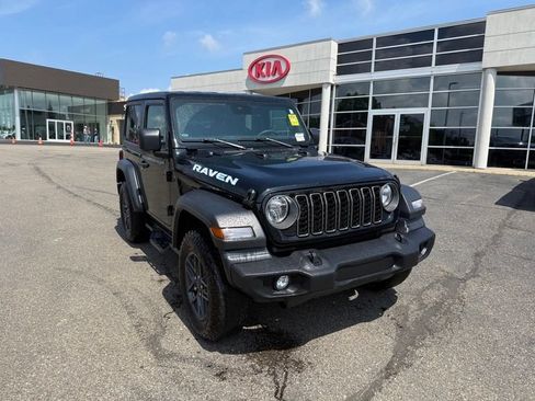 Used 2025 Jeep Wrangler Sport AWD/4WD image 4