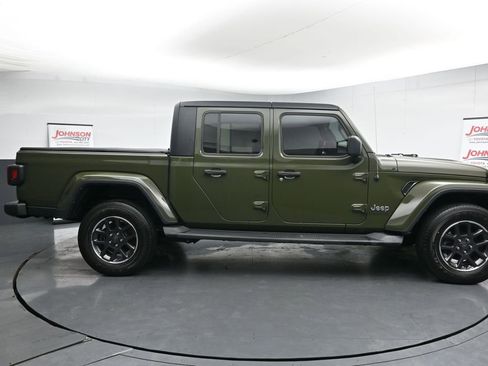 Used 2023 Jeep Gladiator Overland w/ Cold Weather Group AWD/4WD image 9