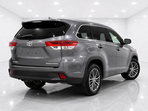 Used 2018 Toyota Highlander XLE w/ Protection Package #3 AWD/4WD image 5