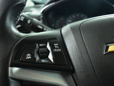 Used 2022 Chevrolet Trax LT w/ LT Convenience Package image 16