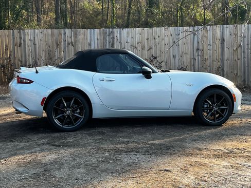 Used 2017 MAZDA MX-5 Miata Club image 11