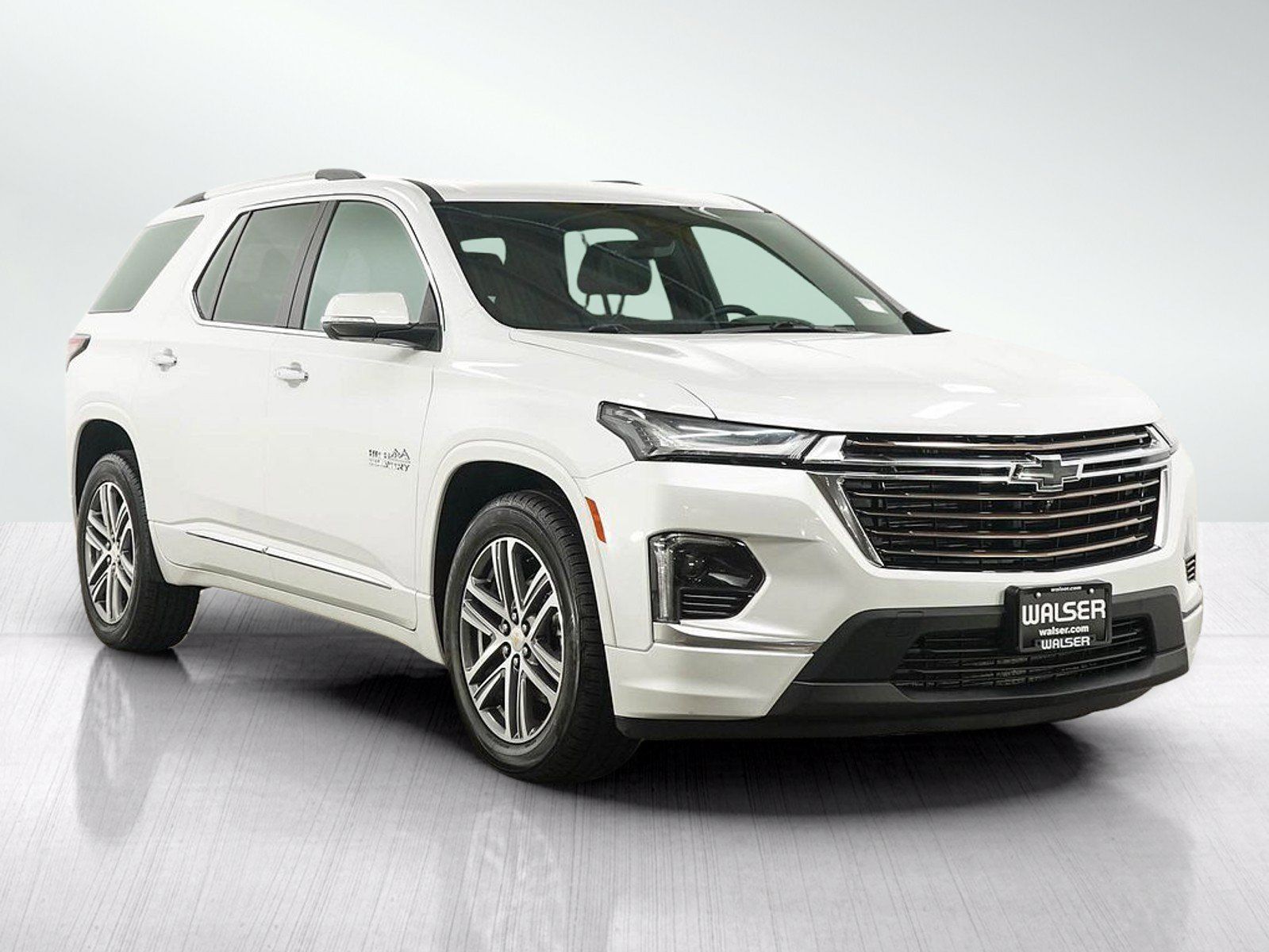 Used 2023 Chevrolet Traverse High Country w/ LPO, Floor Liner Package AWD/4WD image 7