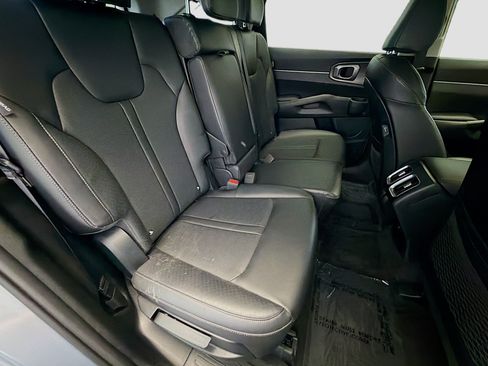 Used 2025 Kia Sorento S w/ Panoramic Sunroof Package FWD image 15