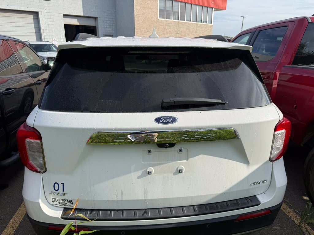 Used 2022 Ford Explorer XLT w/ Equipment Group 202A AWD/4WD image 7