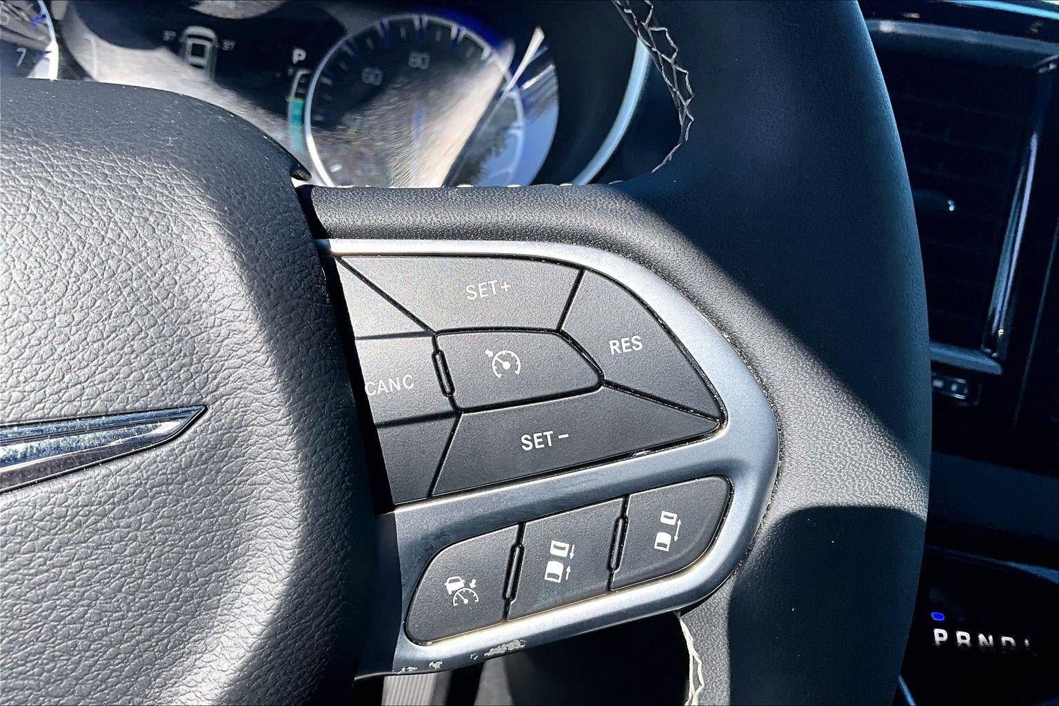 Used 2026 Chrysler Pacifica Select FWD image 19