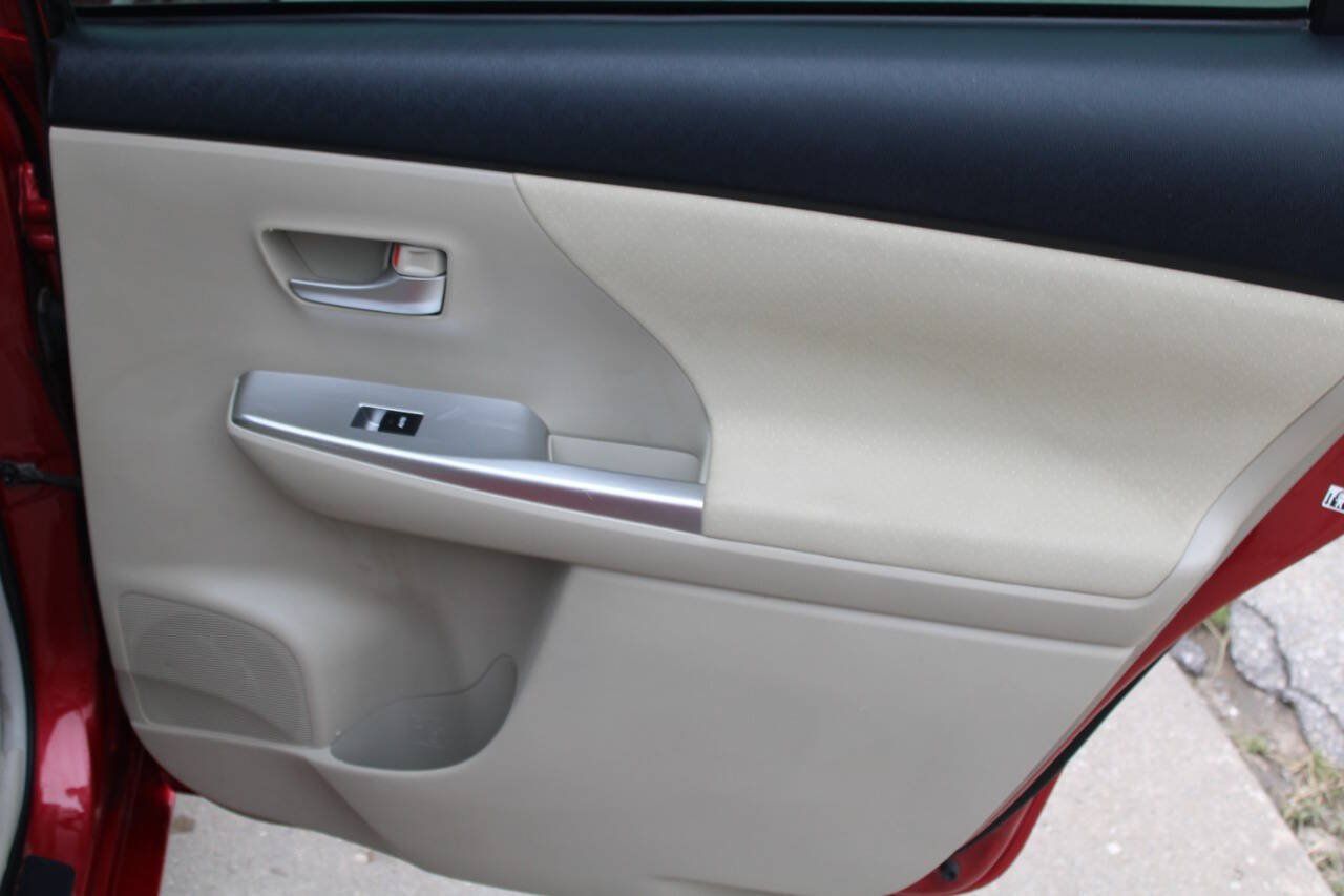 Used 2014 Toyota Prius V Two FWD image 5
