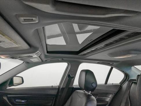 Used 2015 BMW 328i Sedan w/ Premium Package image 16