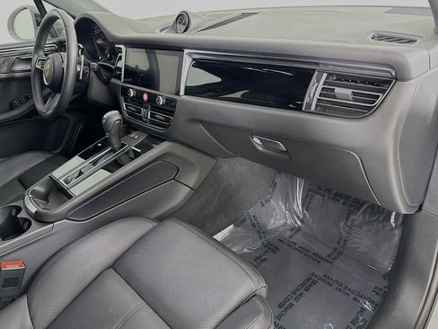 Certified 2025 Porsche Macan image 30