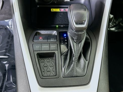 Used 2022 Toyota RAV4 XLE Premium FWD image 21