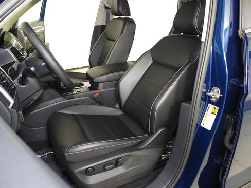 Certified 2023 Volkswagen Atlas SE w/ Black Wheel Package FWD image 22