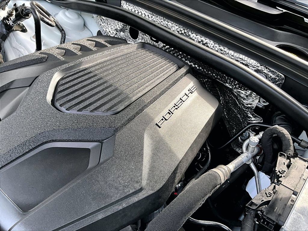 Certified 2026 Porsche Macan AWD/4WD image 34