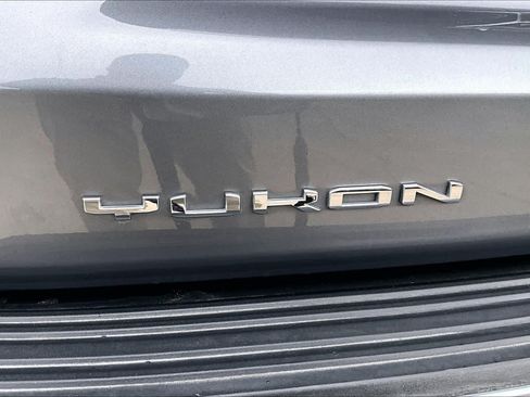 Used 2021 GMC Yukon Denali w/ Denali Premium Package RWD image 10