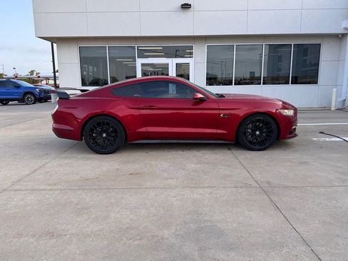 Used 2017 Ford Mustang GT RWD image 3
