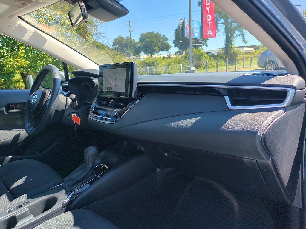 Certified 2025 Toyota Corolla LE FWD image 32