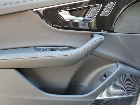 Used 2025 Audi Q7 3.0T Prestige w/ Prestige Package image 12