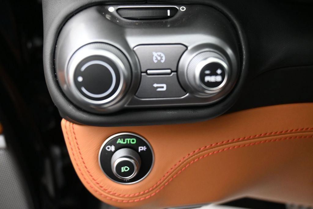 Used 2020 Ferrari Portofino RWD image 20