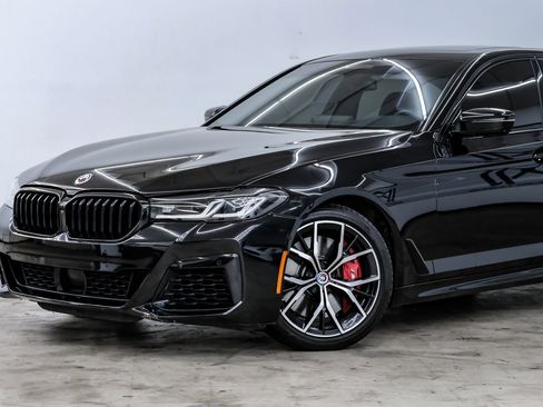 Used 2023 BMW M550i xDrive w/ Executive Package image 2