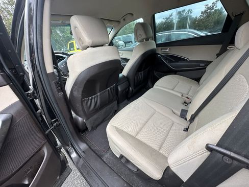 Used 2017 Hyundai Santa Fe SE FWD image 12
