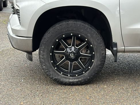 Used 2022 Chevrolet Silverado 1500 LT image 9