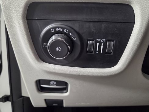 Used 2021 Jeep Grand Cherokee L Overland w/ Advanced Protech Group III AWD/4WD image 19