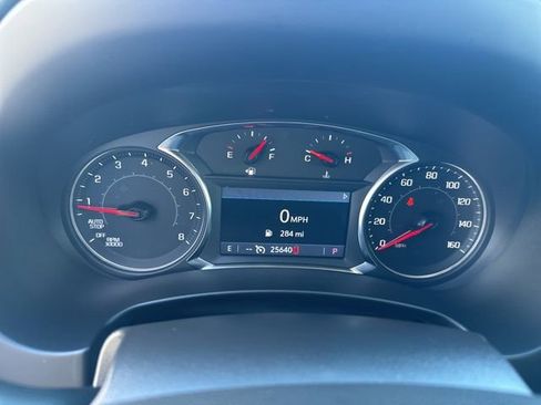 Used 2024 GMC Terrain SLT image 17