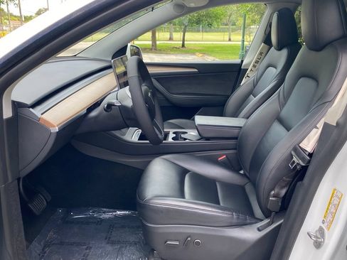 Used 2023 Tesla Model Y AWD image 16