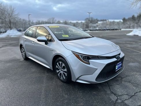 Used 2021 Toyota Corolla LE image 3