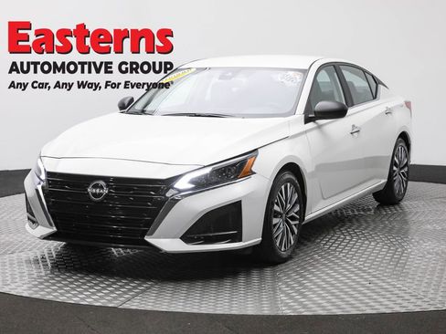 Used 2025 Nissan Altima 2.5 SV image 1