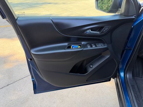 Used 2019 Chevrolet Equinox LT w/ Sun & Navigation Package image 9