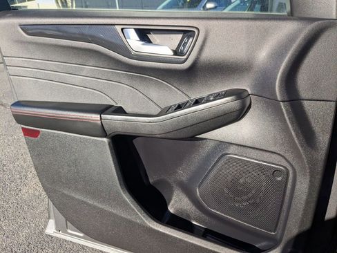 Used 2025 Ford Escape ST-Line image 15