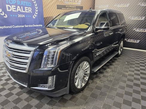 Used 2017 Cadillac Escalade Platinum RWD image 6