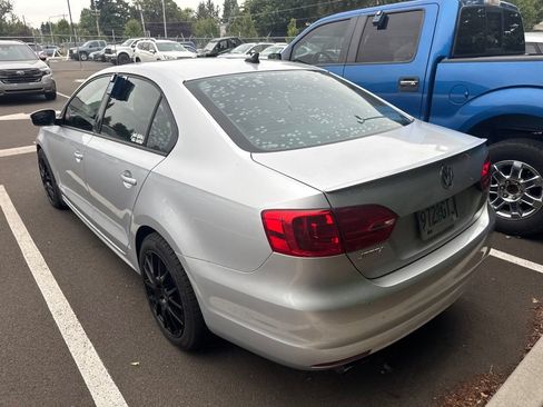 Used 2014 Volkswagen Jetta SE FWD image 2