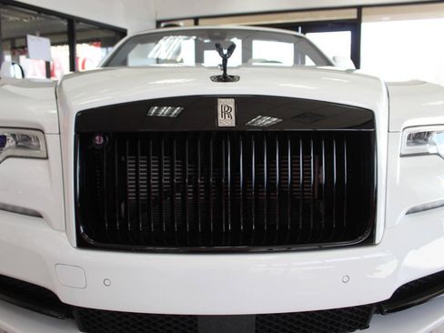 Used 2019 Rolls-Royce Dawn RWD image 10